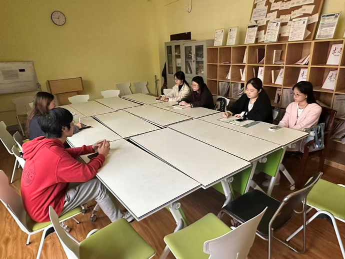 文载指路灯 文学院团委举办2025年秋季学期学生社团联席会暨功能型党支部书记培训会侧记